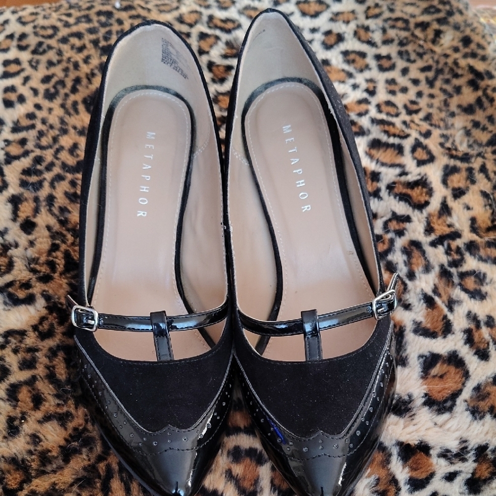 Metaphor Black Glossy Heels with Elegant Strap